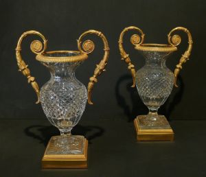 Par de vasos em cristal e bronze dourado do século XIX